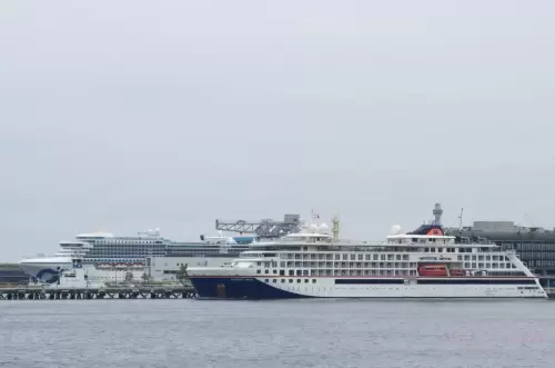 Luxury cruise ship・豪華客船