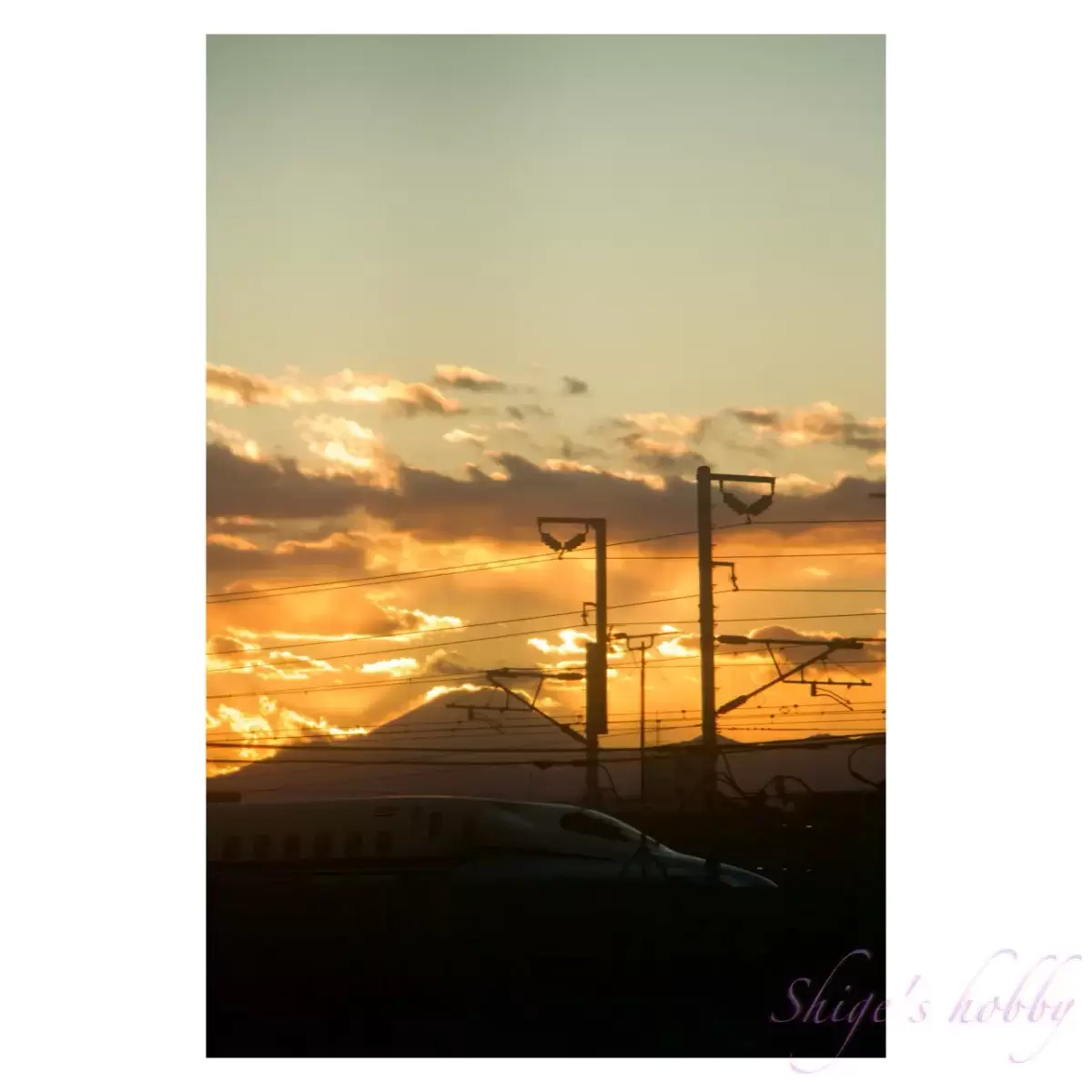 Fuji at sunset and the Shinkansen・夕焼け富士と新幹線